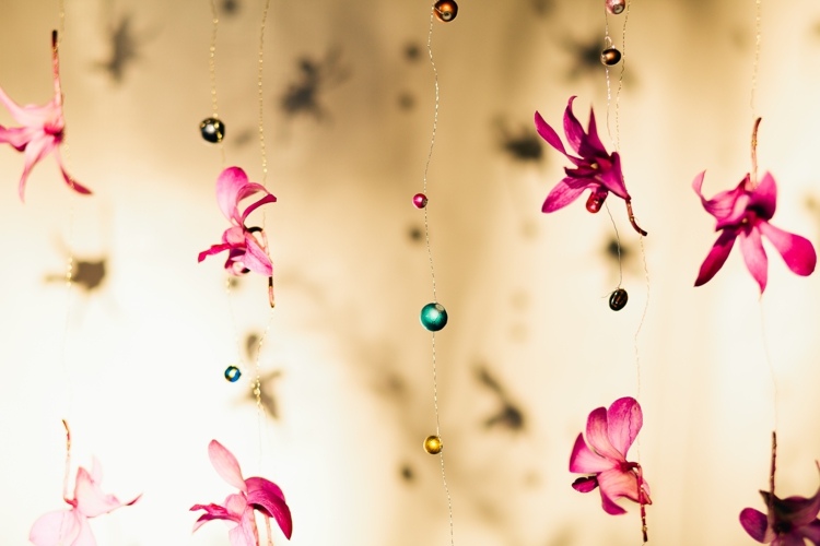 Trädgårdsfest-dekoration-gör-det-själv-vindsignaler-blommor-kuntperlen