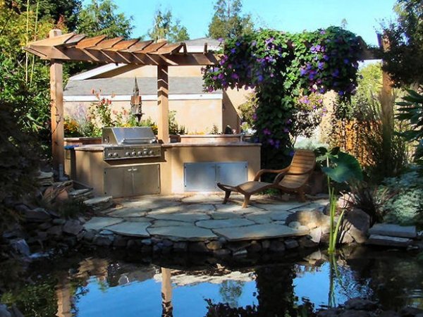 Utomhus design vatten trädgård solstol grill område