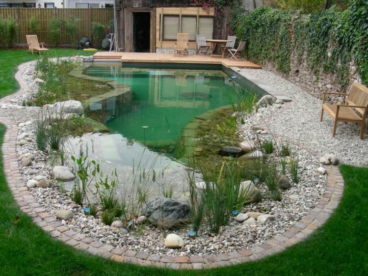 trädgård-damm-pool-skapa-grus-bänk-terrass-trä