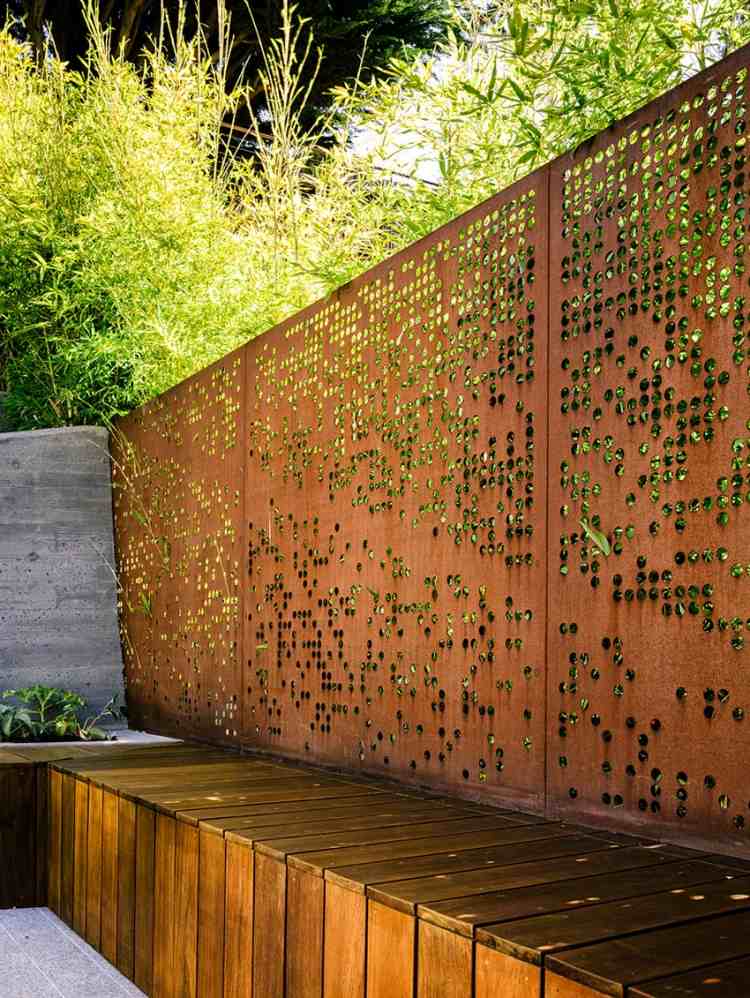 Trädgårdstrender 2016 -dröm-trädgård-luftigt-staket-corten-stål-perforerat ark