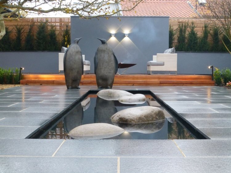 Trädgårdstrender 2016 -drömträdgård-modern-monokrom-vatten-stenar-pingviner