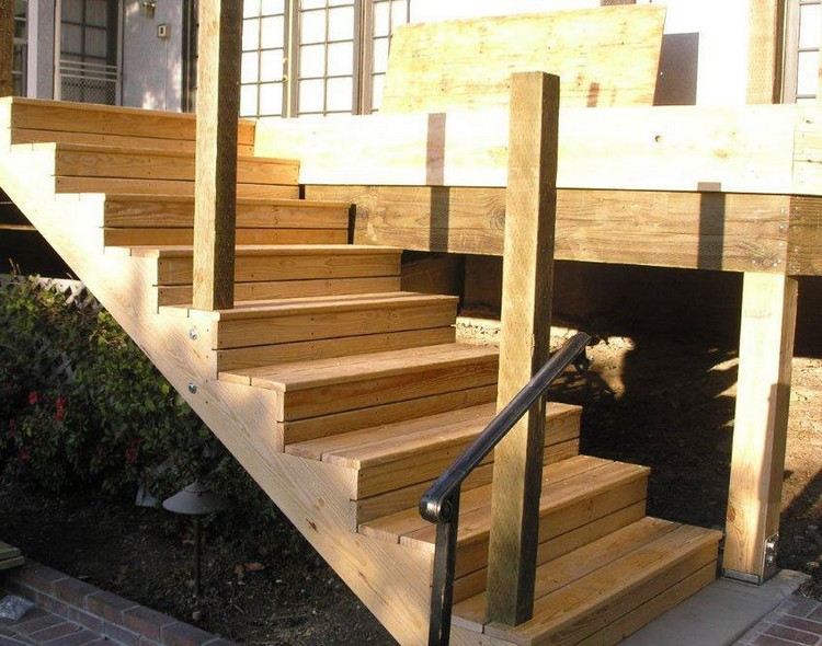 trädgård-trappor-trä-byggnad-exempel-väderbeständig-trä-typ