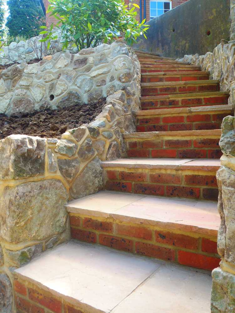 Bygg-din-egen-trädgård-trappor-instruktioner-klinker-natursten-medelhavet