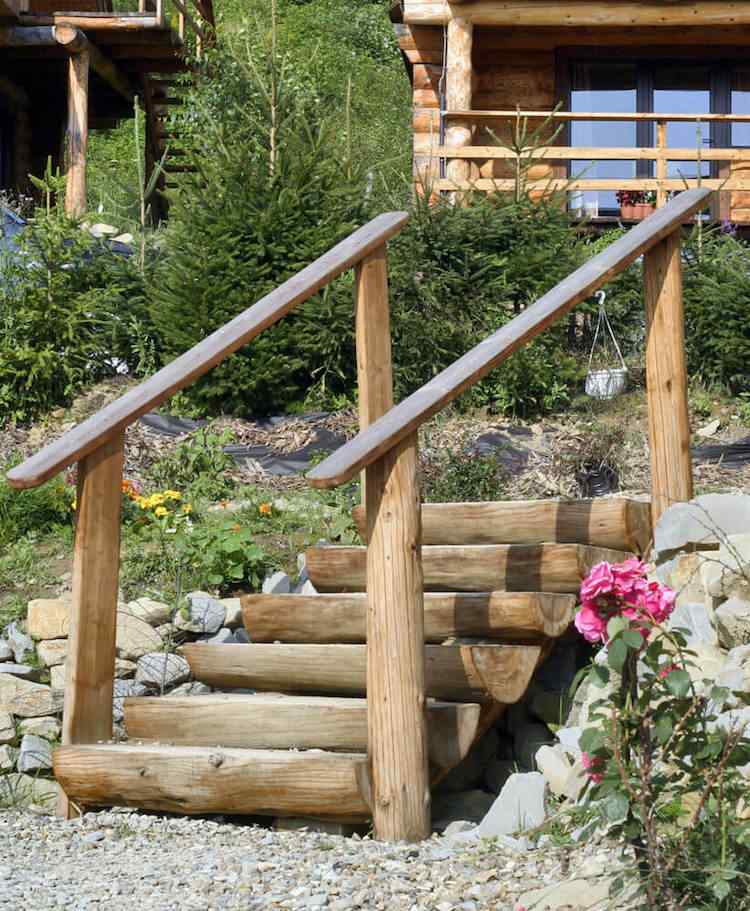 Bygg-din-egen-trädgård-trappor-trä-lantlig stil-alm-natursten