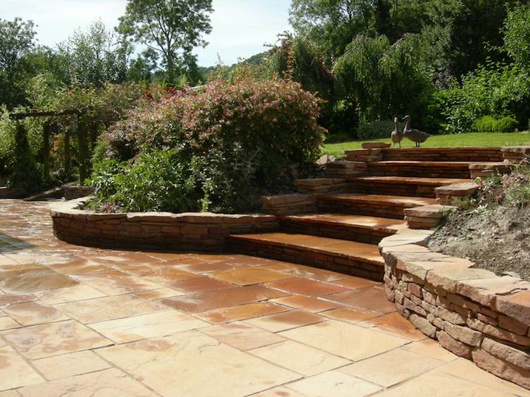 trädgård-trappor-bygg-själv-sten-plattor-modern terrass