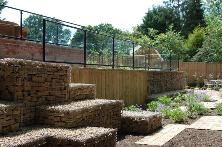 Bygg-din-egen-trädgård-trappor-design-gabions-sluttning-tomt