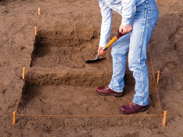 Bygg trädgårdstrappor själv -instruktioner-steg-gräv-jord