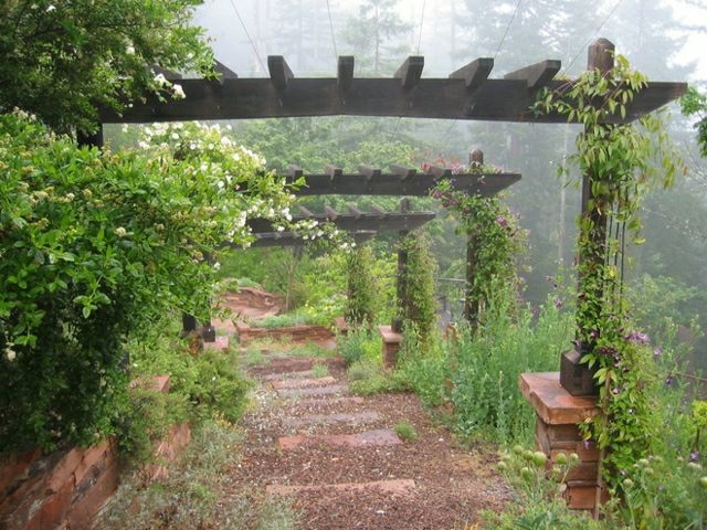 Medelhavsstil pergola stenstenar plattor moderna