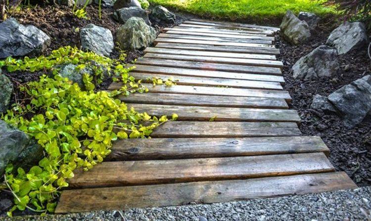 Tips för en trädgårdsväg av pallträ DIY