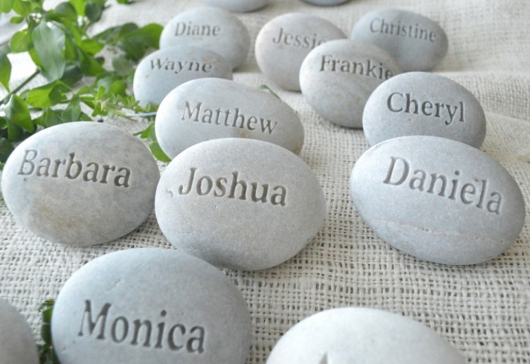 bröllopspresent stenar sten gravering idé namn vänner original
