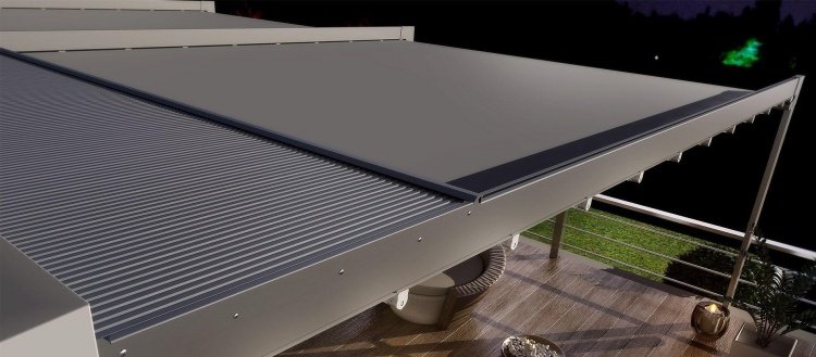 material-terrass takläggning-pergola-aluminium-pvc-även-dirello-grå-trädgård-gräsmatta-modern