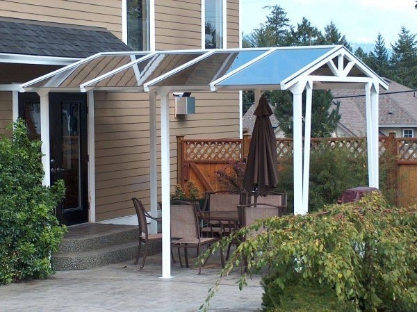 glas uteplats takmöbler vit trä konstruktion