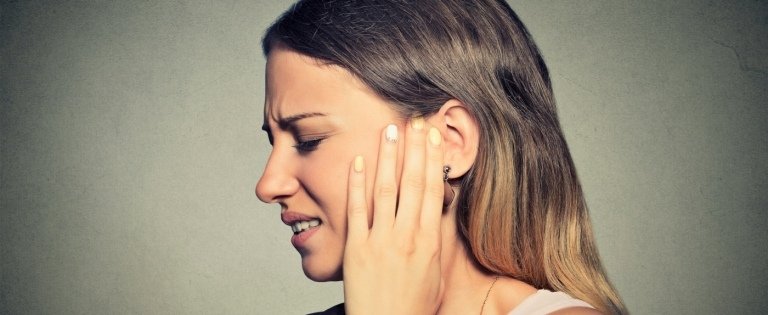 Stäng dina öron för en förkylning - tips och öronhemmedel för att bli av med trycket