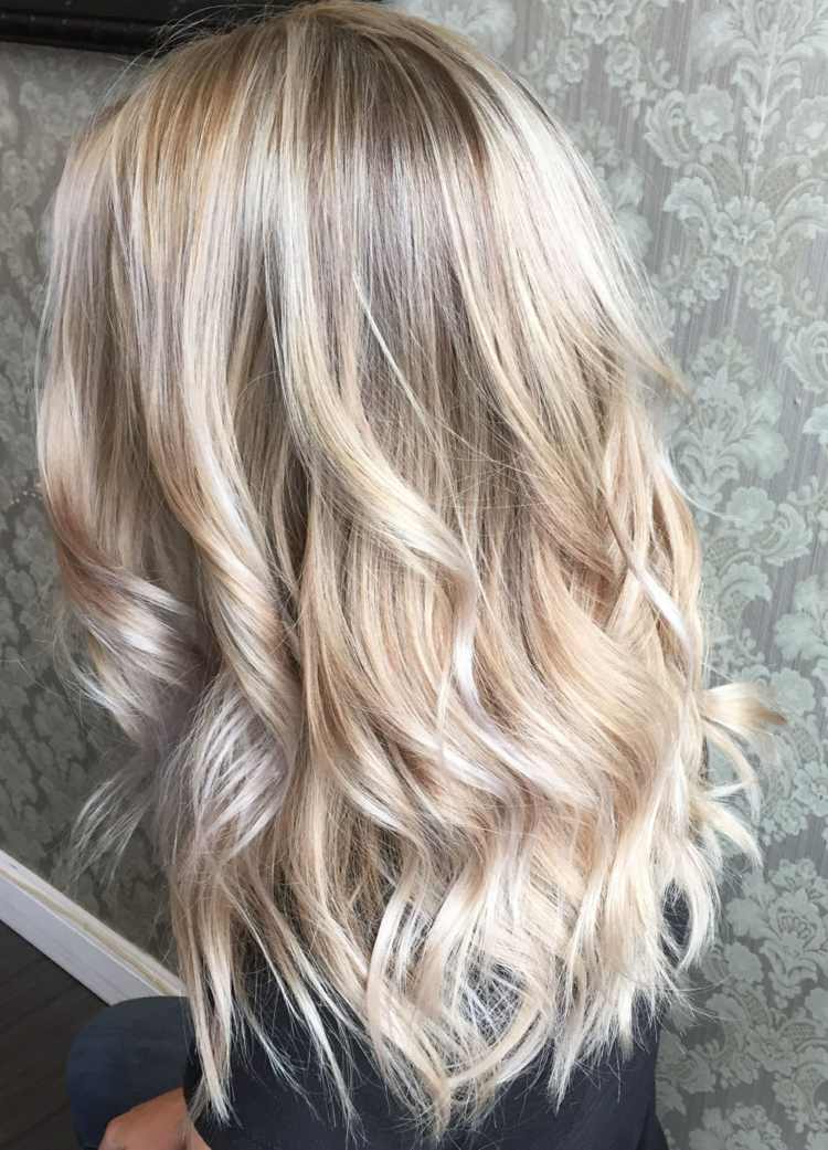 Ta bort gul nyans Hemmetoder för blont hår Vårdtips Askblond
