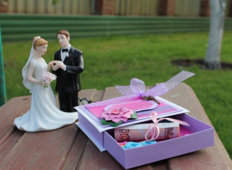 pengar-gåvor-bröllop-box-scrapbooking-dekoration