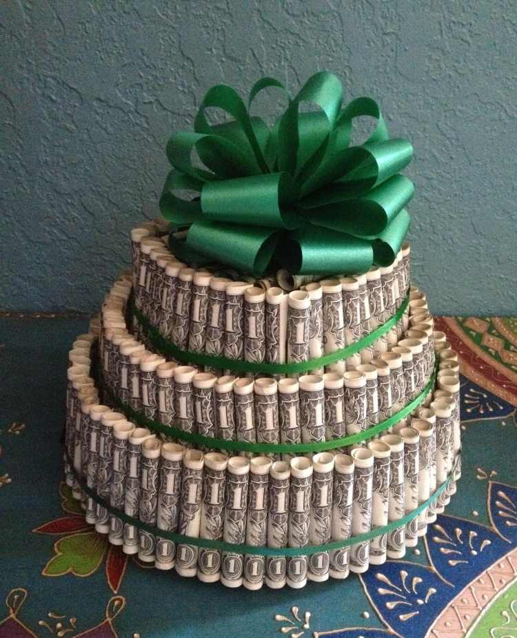 pengar-gåvor-bröllop-tre-nivå-tårta-grönt-band