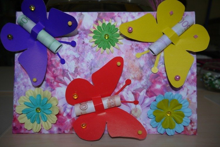 pengar-gåvor-bröllop-idé-papper-fjärilar-kort