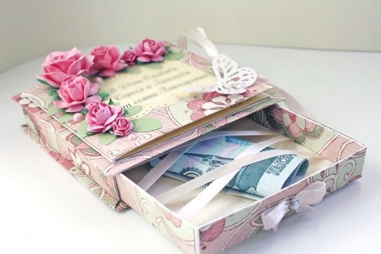 pengar-gåvor-bröllop-låda-papper-blommor-scrapbooking-dekorerade