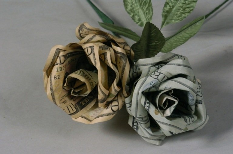 pengar gåvor för bröllop rosor idé original romantiska konstgjorda blad