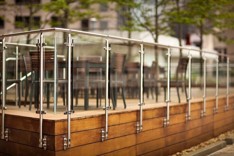gelander-balkong-terrass-byggnad-glas-metall-konstruktion-transparent-prodest