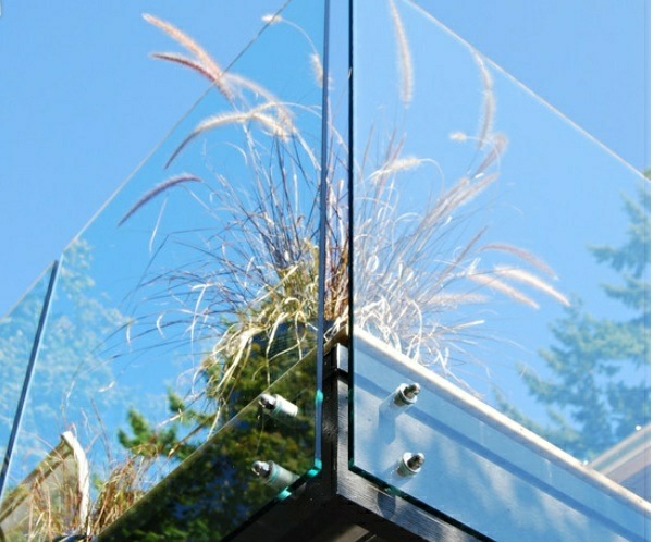 Ombyggnad av vindskyddshus i glasräckeverk