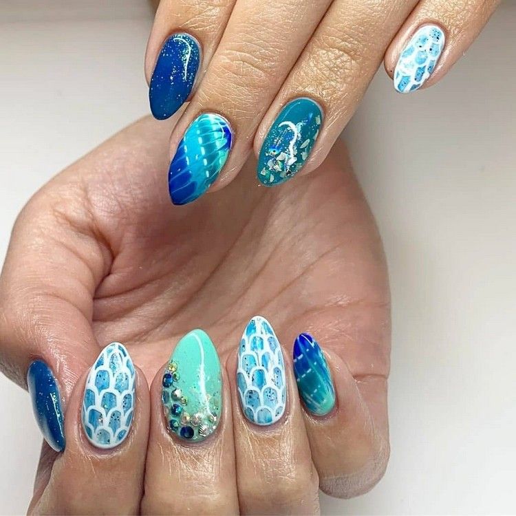 Sommar nageldesign bilder blå naglar med glitter gel naglar idéer 2021