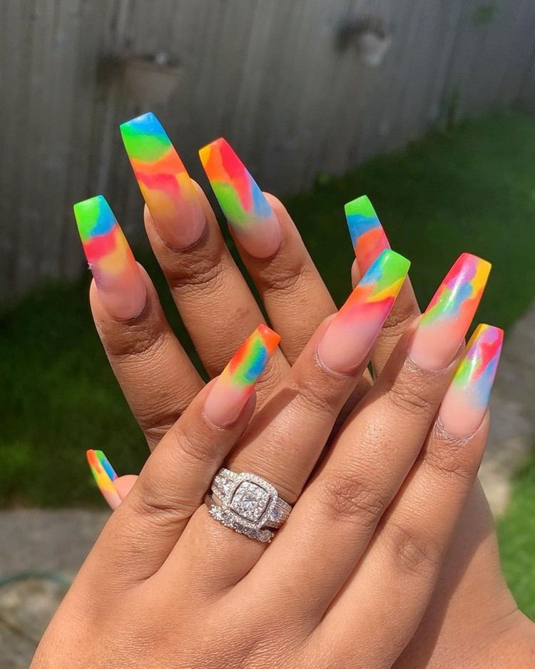 Tie Dye French Nails Summer Gel Nails Idéer 2021