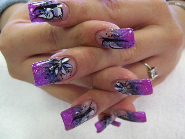 lila blommor nagellack prom gel design