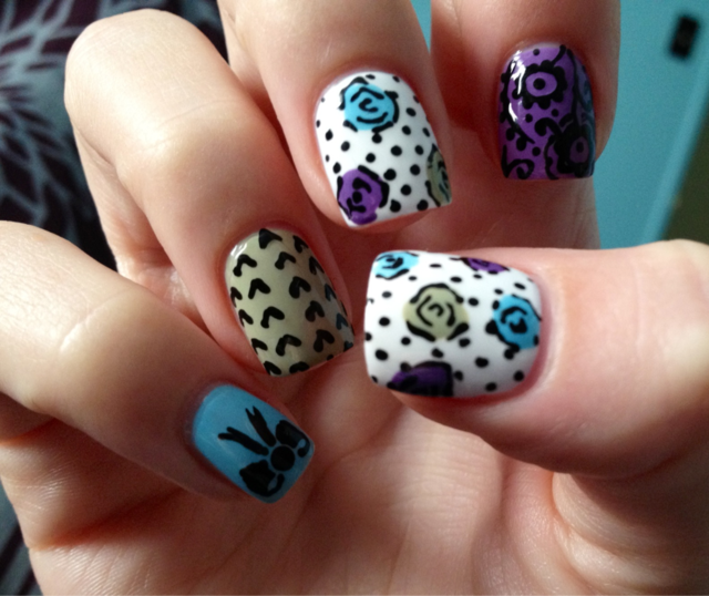 roliga nageldesign färgglada gelmönster blommor