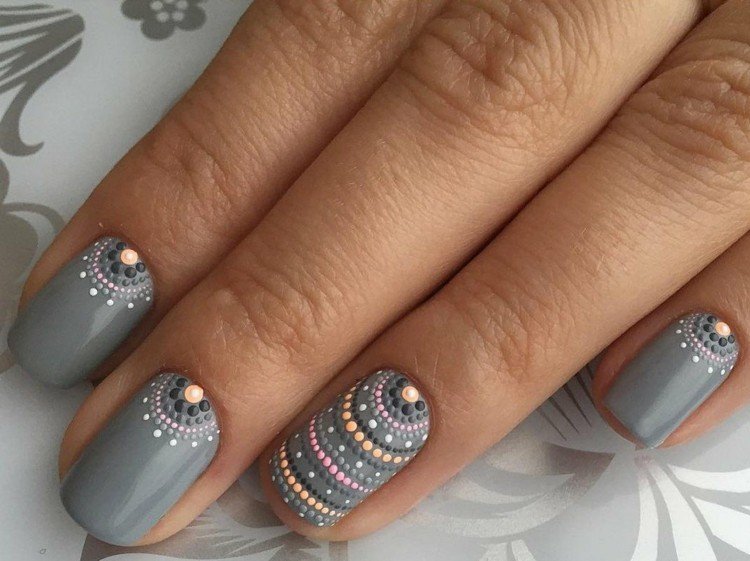 grå gel naglar kort mönster pastell prickade
