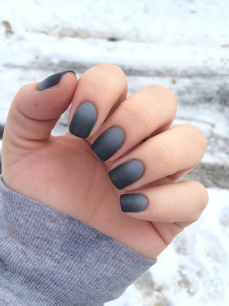 ombre gel naglar grå svart vinternagel designidéer korta naglar