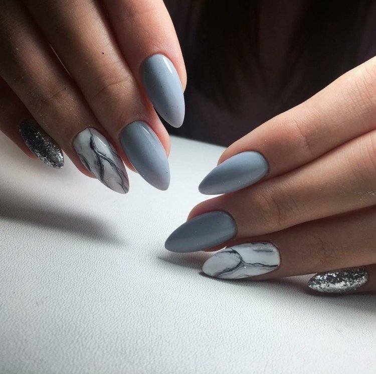 gel naglar grå vit marmor silver glitter spetsiga stilett naglar