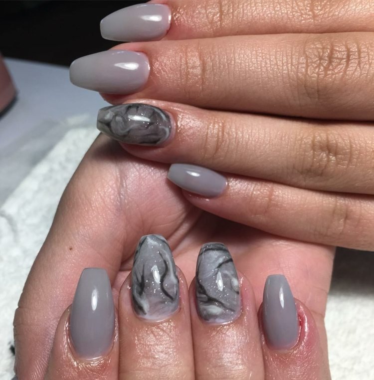 nageldesign gel naglar grå marmor gradient glitter ballerina