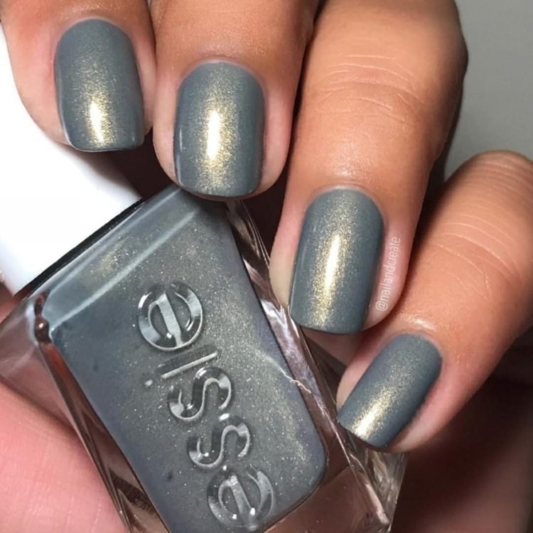 gel naglar grå skimmer guld underton elegant trend färg