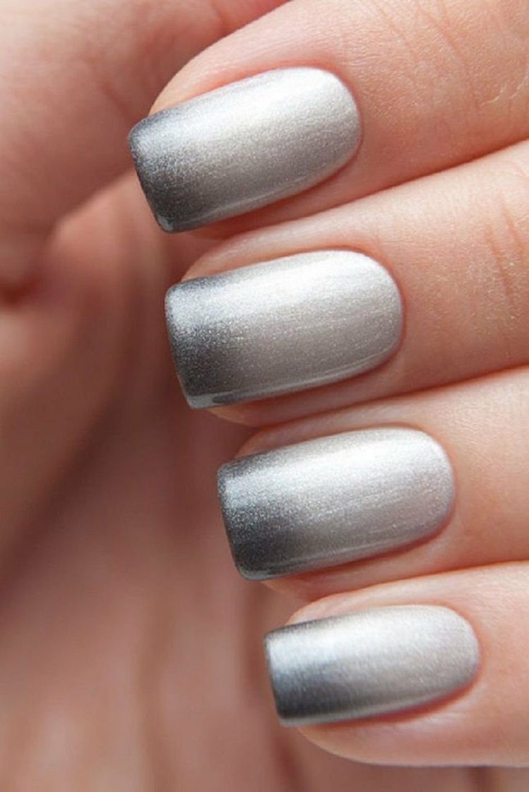 gel naglar grå silver ombre skimrande nageltrend