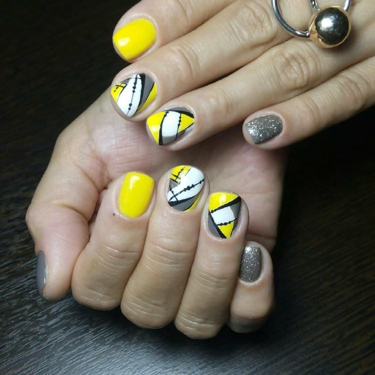 grå gel naglar gul neon svart vit glitter mönster kort