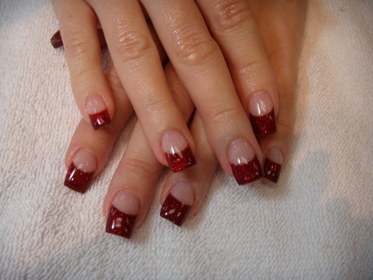 gel nagel fransk manikyr inspiration röda glitter fingrar