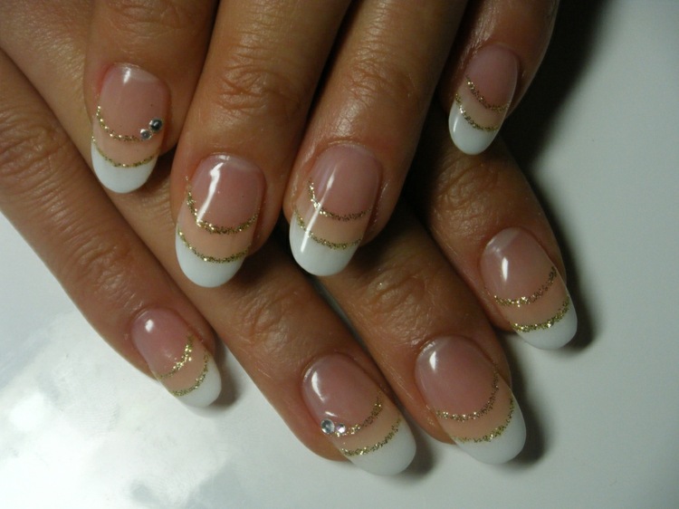 gel naglar fransk manikyrremsor hudfärg runda naglar