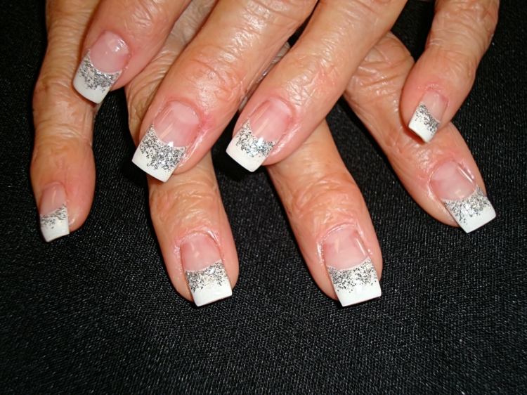 gel nagel-fransk-manikyr-silver glitter idé inspiration