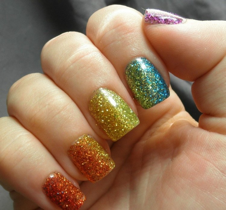 gel naglar-glitter-färgglada-färger-instruktioner-regnbåge-kort-naglar