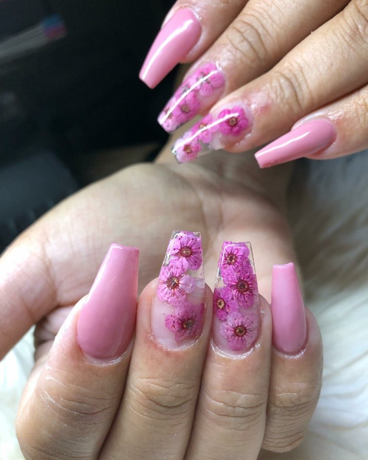 Gel naglar rosa ballerina nageldesigner blommor nageltrender 2020