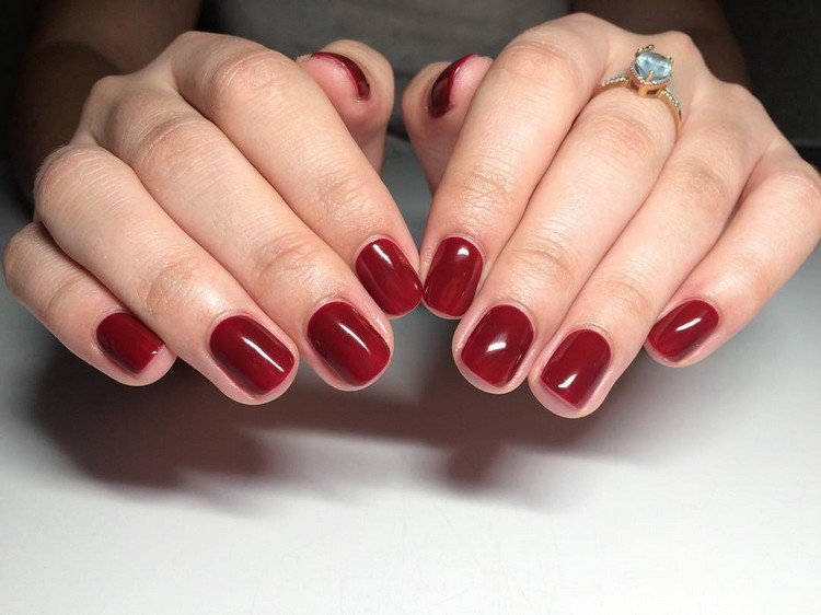 Gör gel naglar själv elegant-naglar-utan-tips-röd-gel-polish
