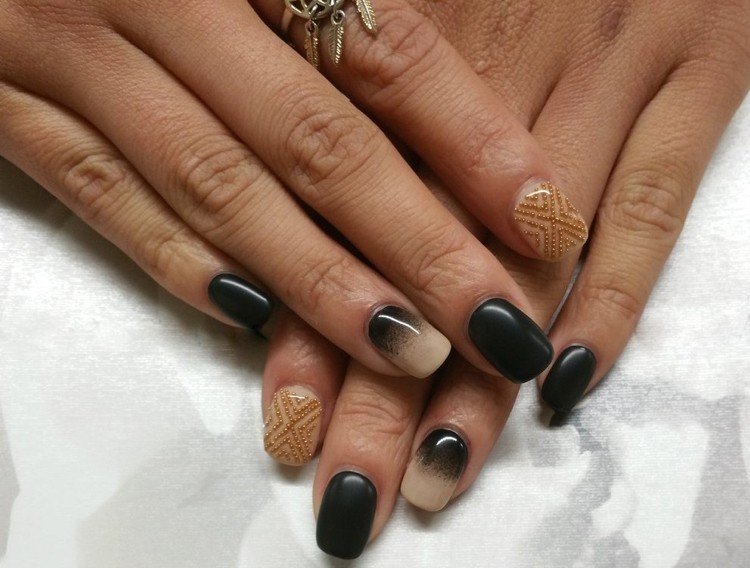 gel-naglar-ta bort-akryl-naglar-design-ombre-svart-guld.