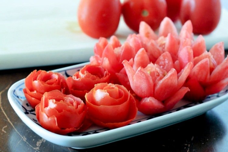 grönsaksristning-tomat-ros-lotusblommor