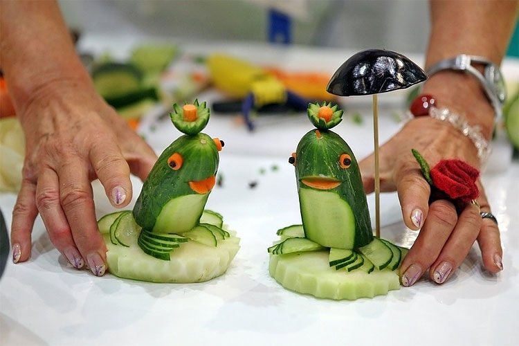 grönsaks-carving-idéer-grodor-gurka-morötter-