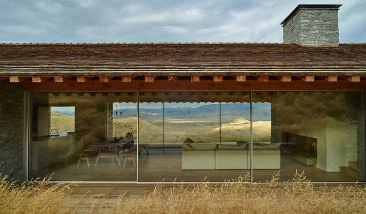 minimalistiskt boende-mysigt-hus-glas-panorama-fönster-sten