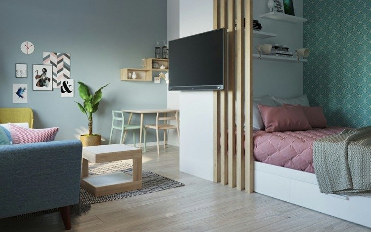 Inred en elegant lägenhet med en nisch och dekorativ accent av träskivor