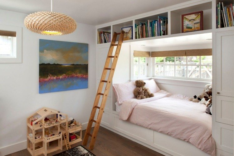 Levande idé till barnkammaren - bygg en säng i en nisch mellan skåpen