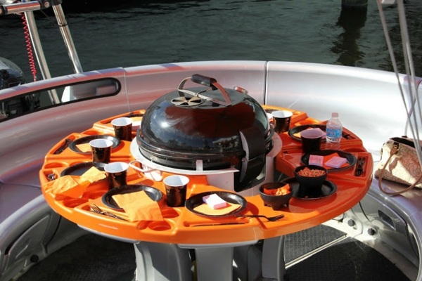 Sommar resa planering båt grill mat kopphållare