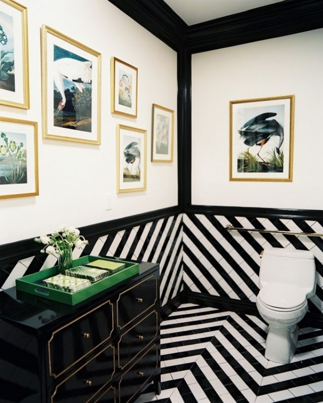 kakel-extravagant-badrum-olika-format-art-deco-svart-vitt-diagonalt-mönster